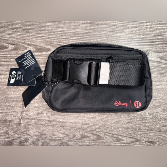 NEW DISNEY PARKS LULULEMON MICKEY EVERYWHERE BELT BAG FANNY PACK BLACK STRAP ✨ - Picture 3 of 8